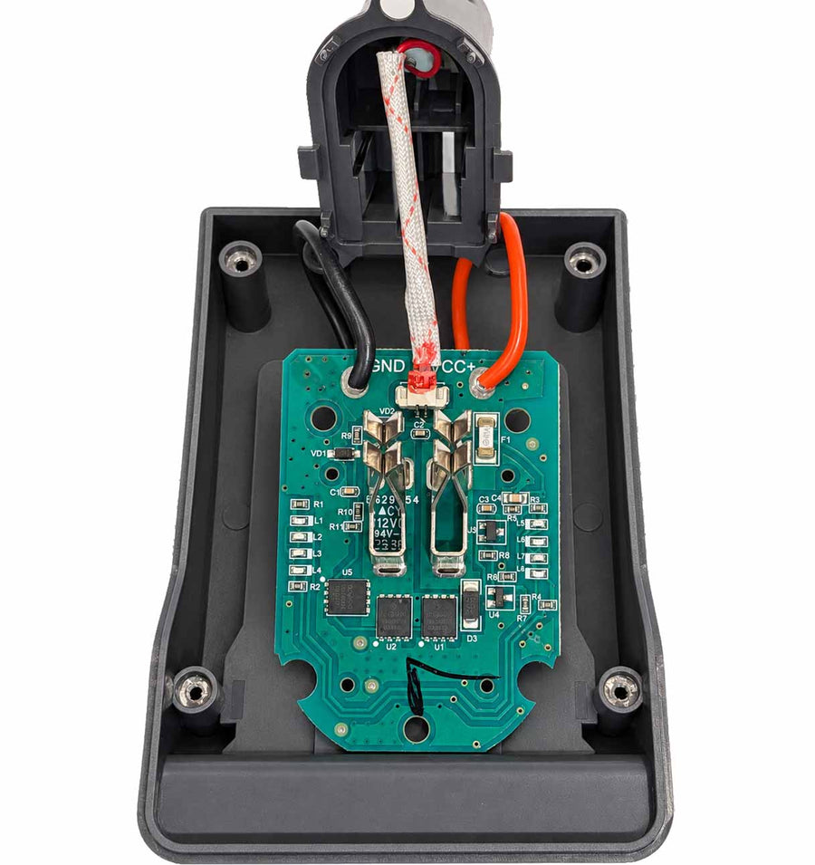 Adaptateur de batterie Bosch 18V GBA (Bleu) vers Dyson V6 : L’intérieur de l’adaptateur