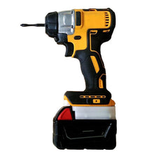 Charger l&#39;image dans la galerie, Milwaukee 18V à DeWalt 20V Adaptateur de Batterie (Polypropylène)
